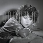 22-09-1983 Tracey Ullman at studio in Amterdam.

[keywords]Black & White Image, Half Length, Eyecontact[/keywords]